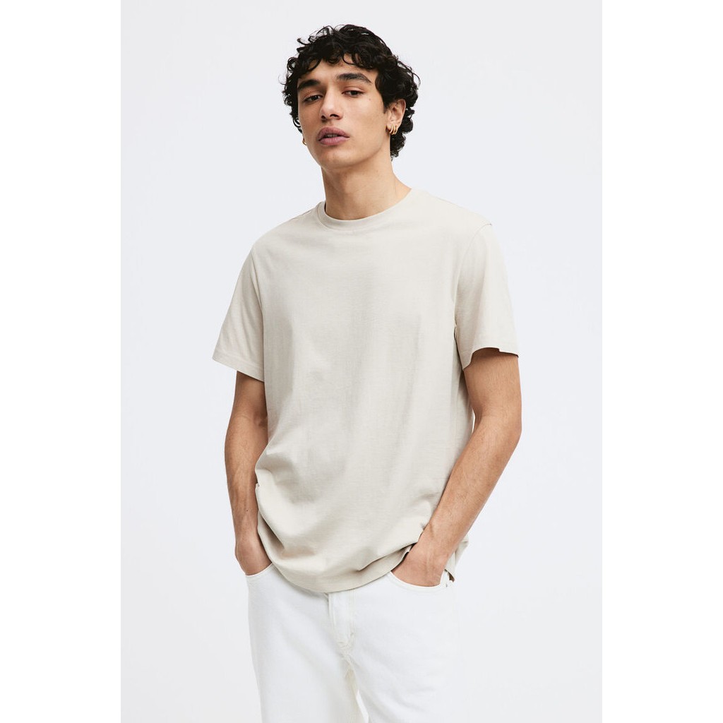 Foto H&M H&M Pria Regular Fit T-shirt 0685816_01